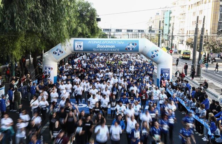 39ος ΑΜΑ: Χιλιάδες δρομείς γιόρτασαν στο κέντρο της Αθήνας