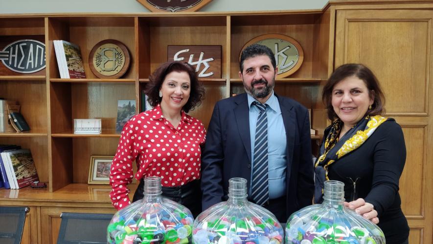 Τα καπάκια από τους Δρόμους Εκεχειρίας στα ΑΜΕΑ του Νομού Ηλείας
