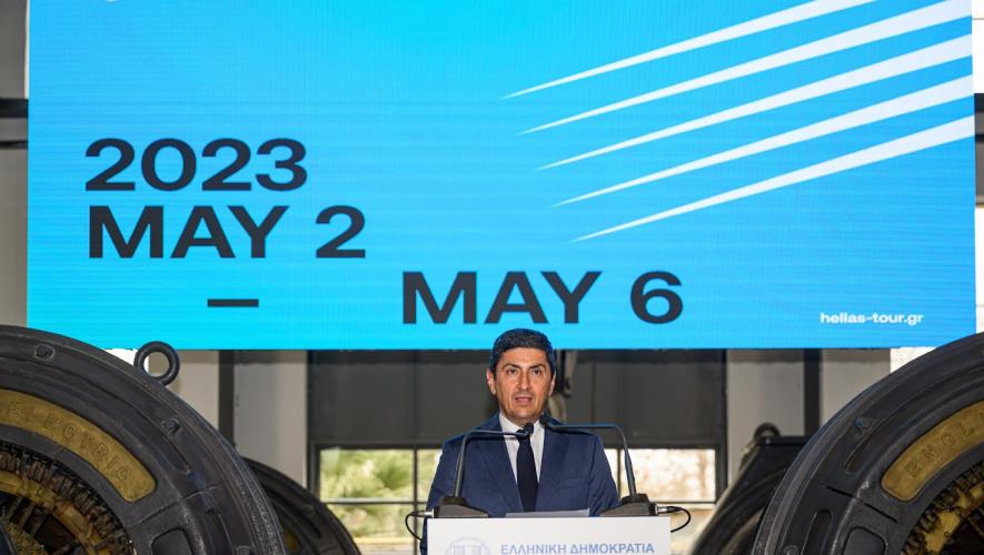Ο ΔΕΗ Ποδηλατικός Γύρος Ελλάδας βαδίζει προς την υλοποίηση της δεύτερης έκδοσής του, με ξεκίνημα από το Ηράκλειο της Κρήτης και το Karteros Beach Sports Center στις 2 Μάϊου και τερματισμό στην Αρχαία Ολυμπία στις 6 Μαϊου, ύστερα από έναν Πρόλογο και 4 μοναδικής ομορφιάς ετάπ. Εδώ μπορείτε να δείτε αναλυτικά τις φετινες διαδρομές Οι μαγευτικές περιοχές της Ελλάδας έχουν ήδη κεντρίσει το ενδιαφέρον εναλλακτικών τουριστών, στόχος που ήταν από τους βασικούς που είχε θέσει το Υφυπουργείο Αθλητισμού στην αναβίωσή του Γύρου: η σύνδεση και με τον αθλητικό τουρισμό. Γκρουπ από ερασιτέχνες αθλητές ποδηλασίας έρχονται για να γνωρίσουν τα μέρη που θαύμασαν κατά τη διάρκεια της περυσινής παγκόσμιας τηλεοπτικής κάλυψης και συνδυάζουν να ποδηλατίσουν στα χνάρια των περυσινών ετάπ! Την αποκάλυψη έκανε ο Υφυπουργός Αθλητισμού, Λευτέρης Αυγενάκης, σε ραδιοφωνική συνέντευξή του, κατά την οποία αναφέρθηκε και σε συγκεκριμένο γκρουπ 30 Γάλλων ερασιτεχνών ποδηλατών που πήγαν στην Κρήτη, με στόχο να ποδηλατίσουν τη διαδρομή Ηράκλειο – Χανιά, δηλαδή το 1ο ετάπ του περσινού Γύρου Ελλαδας. «Με μεγάλη χαρά πληροφορήθηκα ότι ένα γκρουπ από 30 Γάλλους τουρίστες ήρθε στην Κρήτη χάρις στον ΔΕΗ Ποδηλατικό Γύρο του 2022. Όπως έμαθα, συνομιλώντας και με τους ίδιους, είχαν δει τις εικόνες μέσω της παγκόσμιας κάλυψης και έβαλαν στόχο να γνωρίσουν τις περιοχές του Γύρου αλλά και να ποδηλατίσουν οι ίδιοι στην διαδρομή Ηράκλειο – Χανιά, ακριβώς όπως την χαράξαμε πέρσι» είπε ο κ. Αυγενάκης και συνέχισε: «Για εμάς που πιστέψαμε στην αναβίωση μίας τόσο απαιτητικής διοργάνωσης, ακριβώς διότι αντιληφθήκαμε τα πολλαπλά οφέλη της, είναι πολύ σημαντικό να βλέπουμε και στην πράξη πως δημιουργούμε έναν κύκλο επισκεπτών, εναλλακτικών τουριστών. Στο Υφυπουργείο Αθλητισμού, τα τελευταία 4 χρόνια, προσπαθούμε να αναπτύξουμε και τα λιγότερα δημοφιλή αθλήματα, αλλά κυρίως να αναδείξουμε τη δύναμη που έχει ο αθλητισμός να ενισχύει και την οικονομία, μέσω και του αθλητικού τουρισμού Η εξωστρέφεια της χώρας με την ανάληψη μεγάλων διεθνών διοργανώσεων είναι διαβατήριο αξιοπιστίας πως η Ελλάδα μπορεί να πρωταγωνιστήσει και σε αυτό το επίπεδο. Φέτος, συνεχίζουμε την προσπάθεια του Γύρου, με νέες διαδρομές και έχοντας ως απώτερο στόχο την όσο το δυνατόν μεγαλύτερη κάλυψη περιοχών της Ελλάδας τα επόμενα χρόνια».