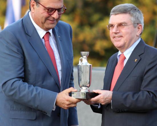 Συγχαρητήρια του Τόμας Μπαχ στο νέο πρόεδρο της ΕΟΕ Ισίδωρο Κούβελο